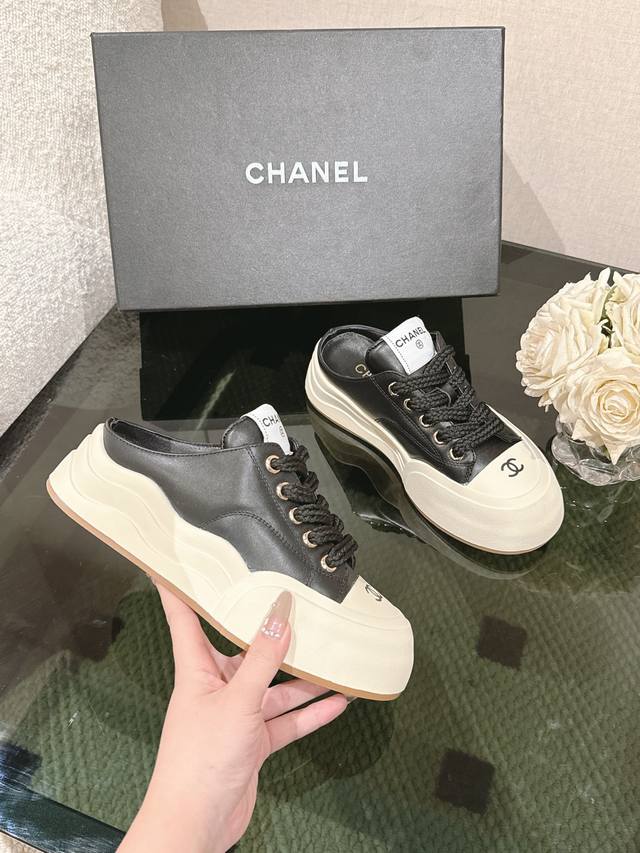 Chanel 25C Spring/Summer New Casual Sneakers - Top Quality! These boots are a li