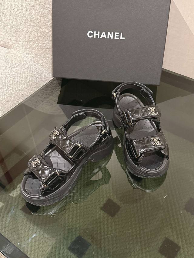 25K Spring/Summer Classic! These platform beach shoes are all the rage online! T