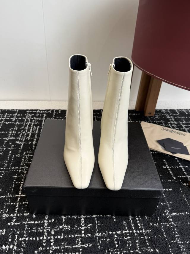 High-quality ankle boots (retailer preferred) Oil leather ankle boots, a must-h