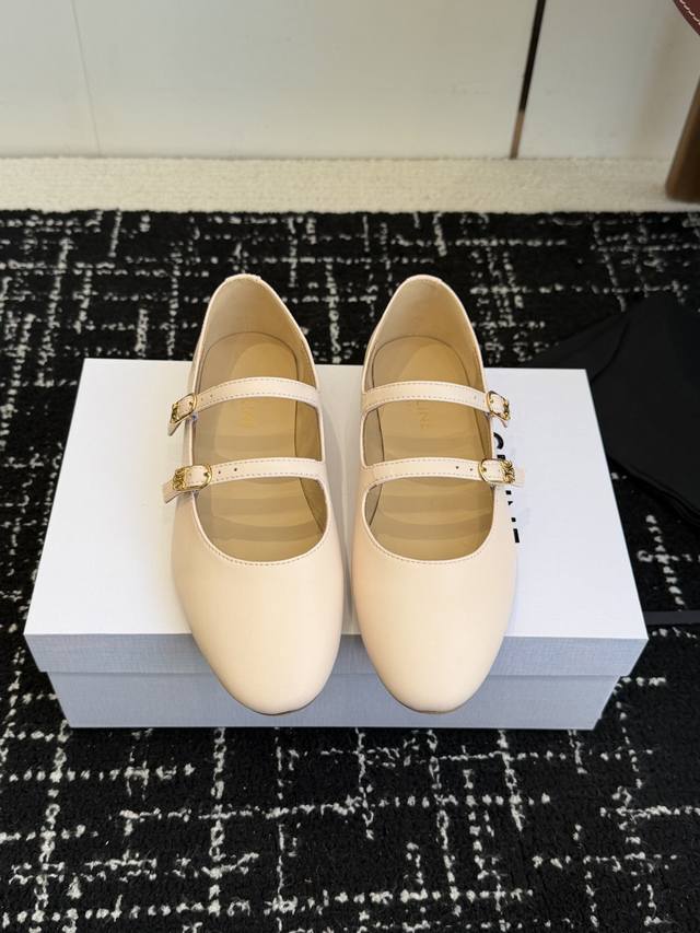 Retailer-grade Celine 25Ss Super youthful and girly style, an overly beautiful p