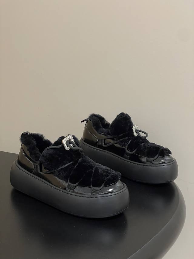 Top Quality 2025 Early Autumn New Roger Vivier Rv Viv' Up Skate Wool Casual Shoe