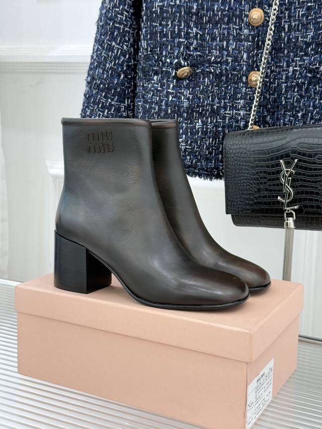 Factory Price Miu Miu 25Wf New Letter Retro Chunky Heel Ankle Boots When retro t