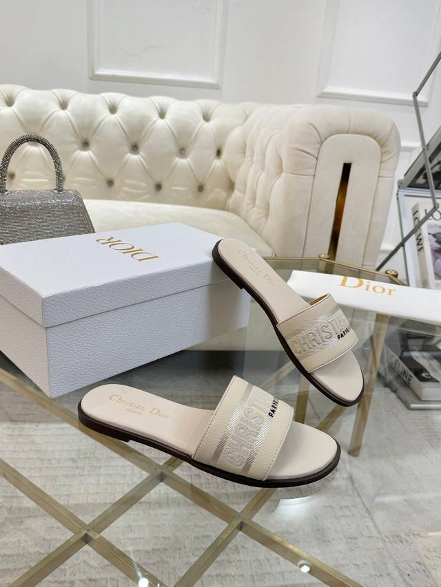 Dior New Style: Cowhide Leather Exterior, Lambskin Lining + Embroidery, 5 Colors