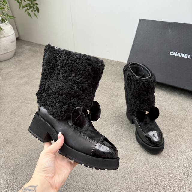 High-quality Chanel 2025 Fall/Winter latest ankle boots from boutiques, a must-