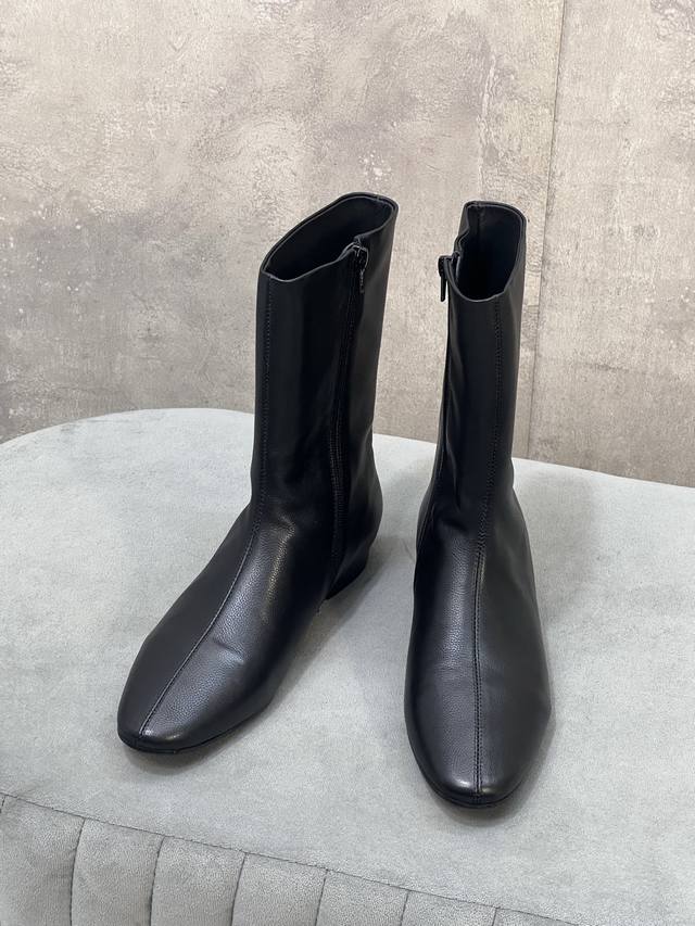 Factory Direct Khaite New Pointed Toe Ankle Boots, Simple and Versatile! Upper: