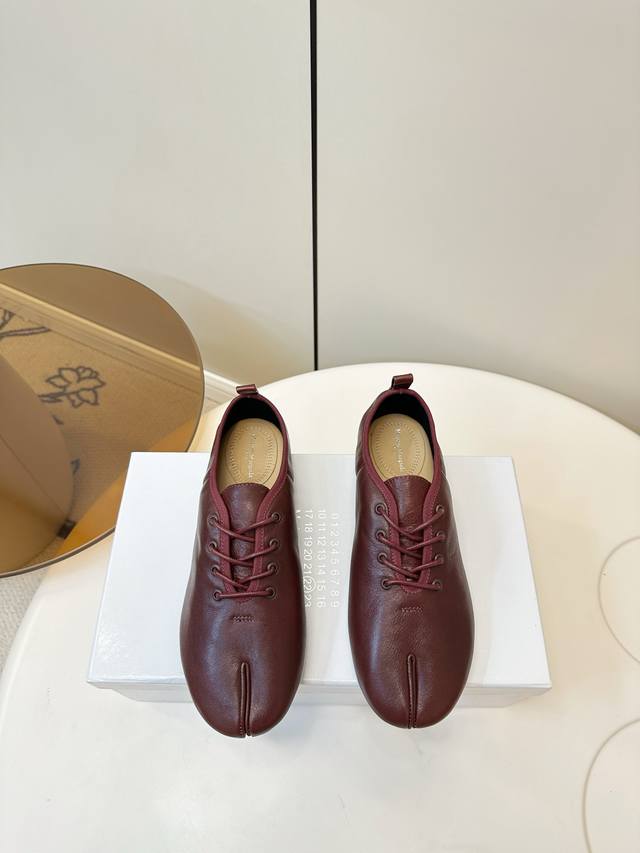 Maison Margiela Tabi Mm6 Split-Toe Lace-up Fashion Shoes Maison Margiela's class
