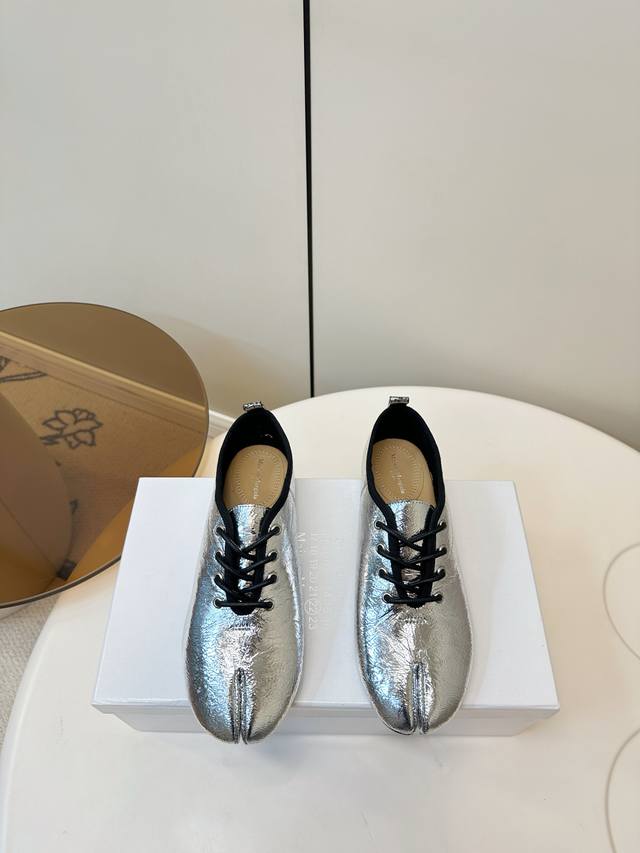 Maison Margiela Tabi Mm6 Split-Toe Lace-up Fashion Shoes Maison Margiela's class