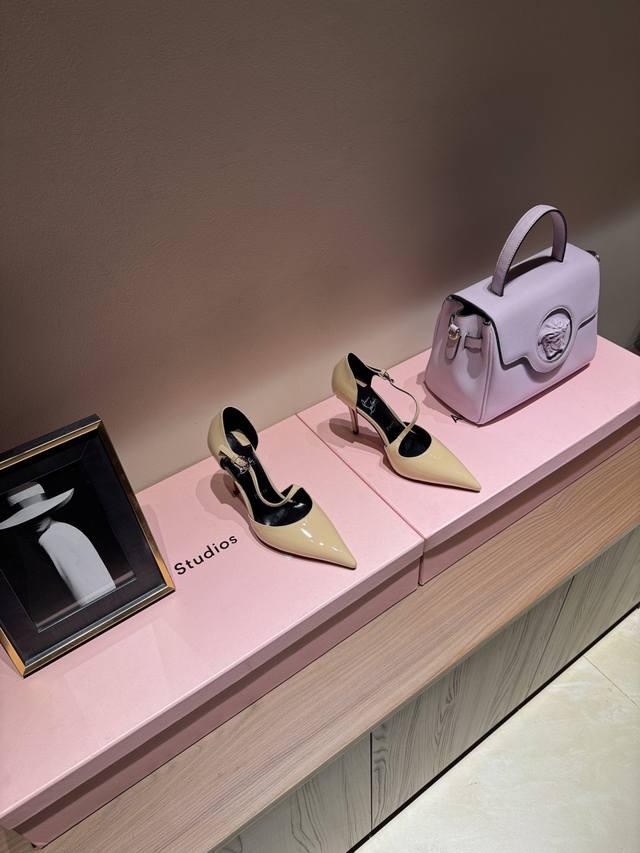 2025 Spring/Summer New Fashion Runway Pointed Toe Strappy High-Heeled Sandals Cl