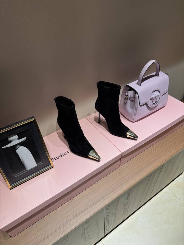 2025 New Saint Laurent YSL Metal Toe Ankle Boots Sexy and Exquisite, Collector's