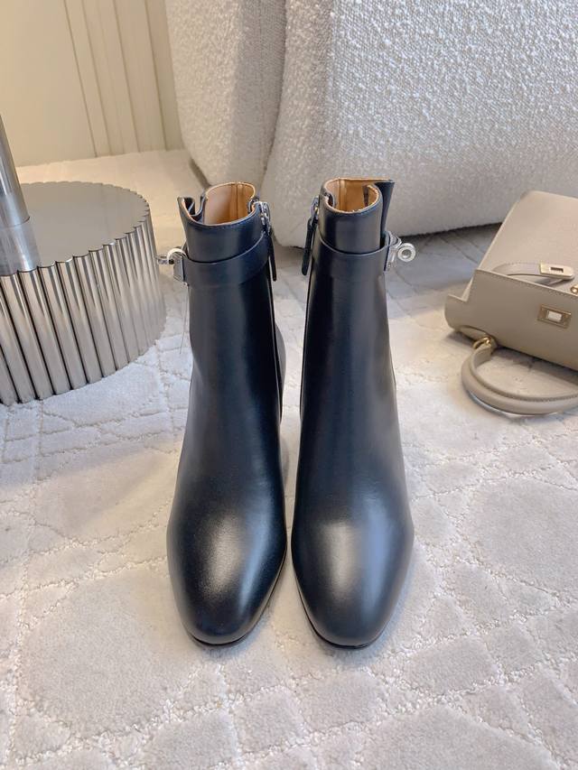 Flat Heeled Boots Herme* Saint Germain Ankle Boots Classic Series: Stylish and