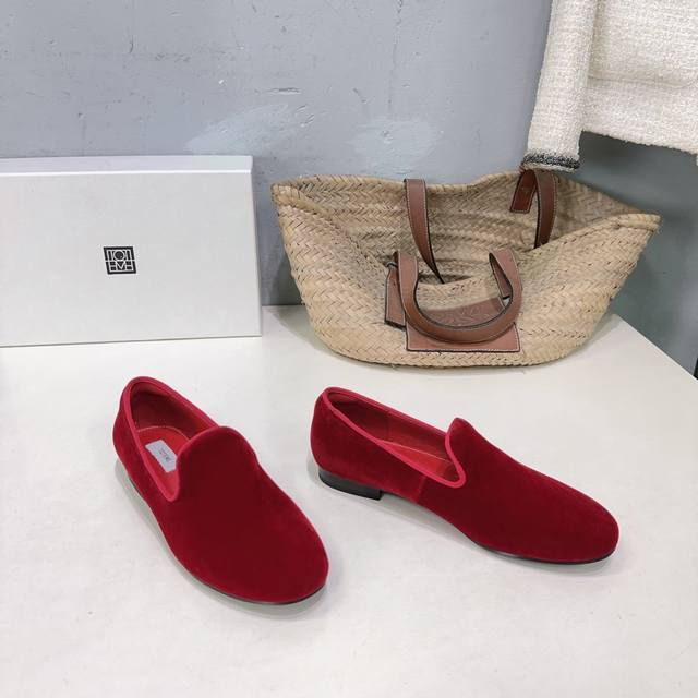 High-quality factory release! Toteme, a niche trendy brand, presents its new Sp