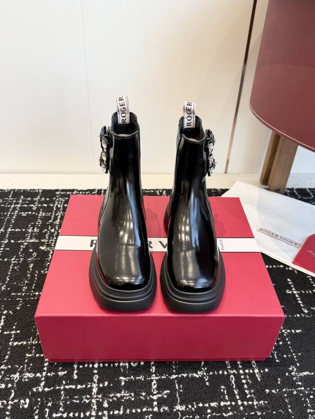 Dongguan-made high-quality single shoes and boots, 390 Roger Vivier newly upgrad