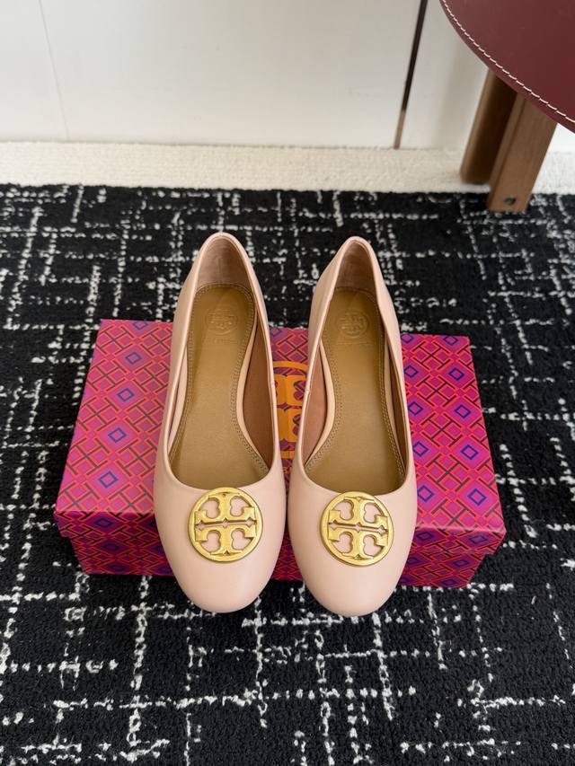 Dongguan-made Tory Burch (TB) mid-heel shoes. These classic TB family-style mid-