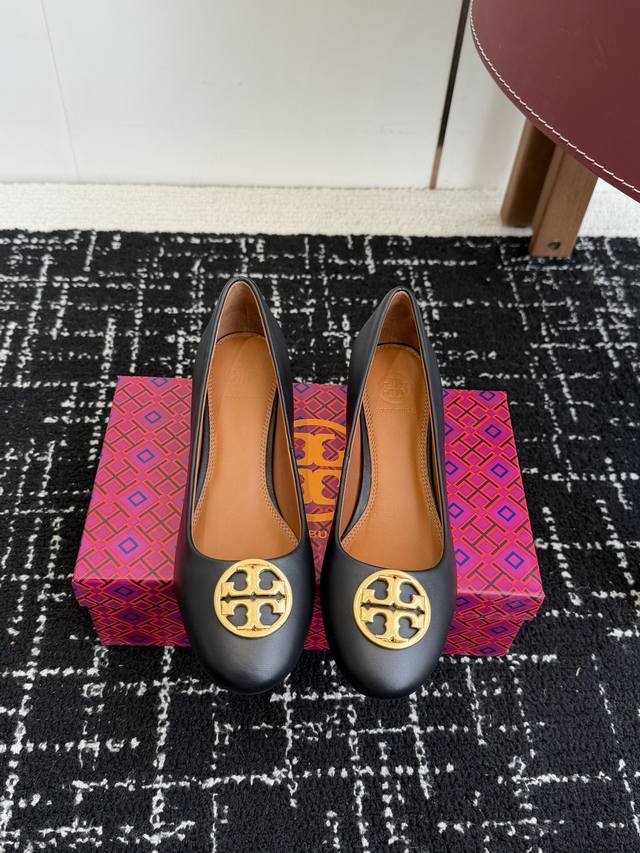 Dongguan-made Tory Burch (TB) mid-heel shoes. These classic TB family-style mid-