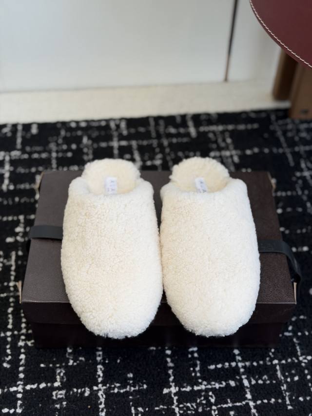 Retailer-grade 25Fw Autumn/Winter New Alaia Wool French Ballet Flats, Old-money