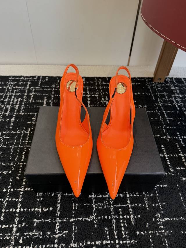 Retailer-grade Saint Laurent 26 Paris Show Update: Pointed-toe stilettos are so