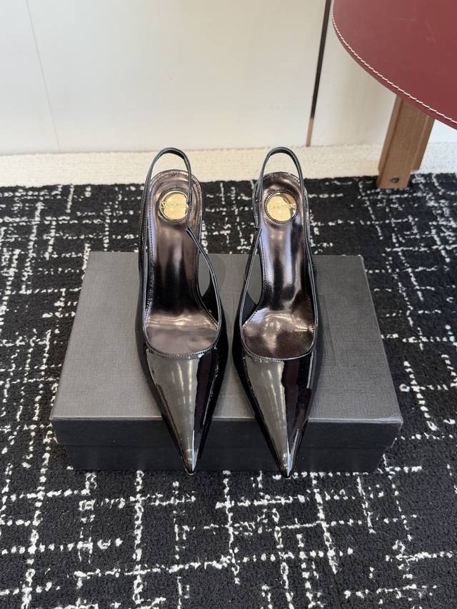 Retailer-grade Saint Laurent 26 Paris Show Update: Pointed-toe stilettos are so