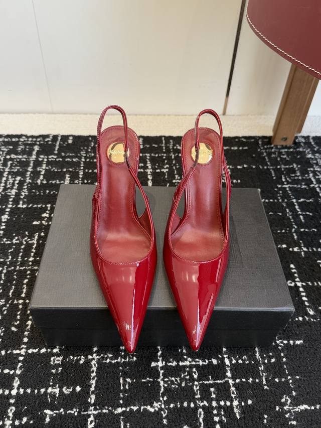 Retailer-grade Saint Laurent 26 Paris Show Update: Pointed-toe stilettos are so