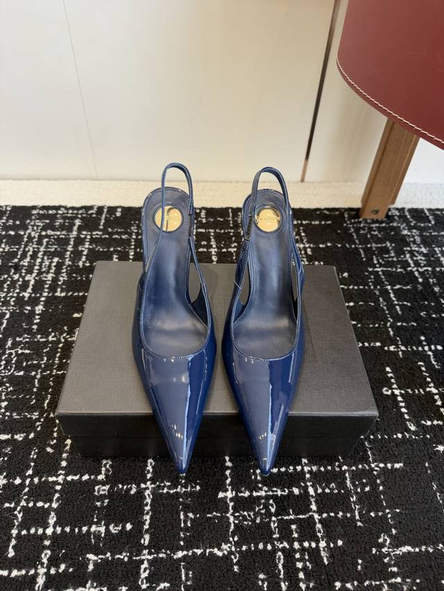 Retailer-grade Saint Laurent 26 Paris Show Update: Pointed-toe stilettos are so