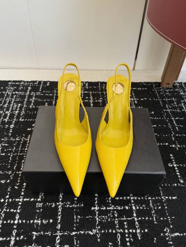 Retail-grade Saint Laurent 26 Paris Show Update: Pointed-toe stilettos are so be