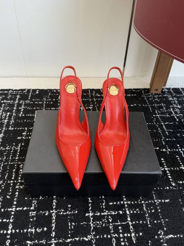 Retailer-grade Saint Laurent 26 Paris Show Update: Pointed-toe stilettos are so