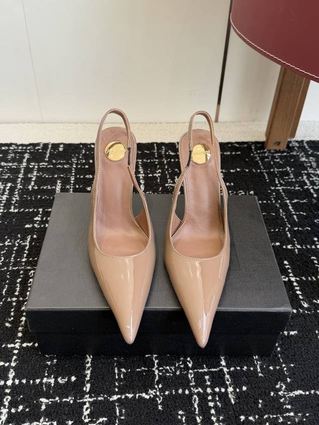 Retailer-grade Saint Laurent 26 Paris Show Update: Pointed-toe stilettos are so