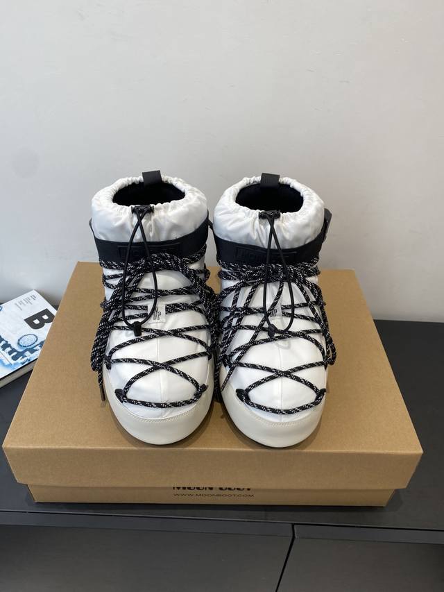 Moon Boot, the latest autumn/winter snow boots, are adorably ugly! Many celebrit