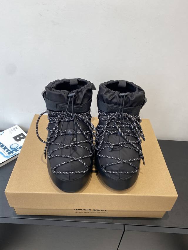 Moon Boot, the latest autumn/winter snow boots, are adorably ugly! Many celebrit