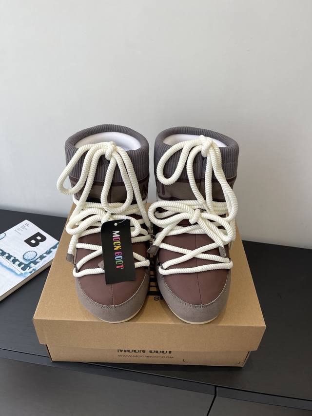 Moon Boot, the latest autumn/winter snow boots, are adorably ugly! Many celebrit