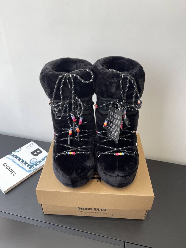 Moon Boot, the latest autumn/winter snow boots, are adorably ugly! Many celebrit