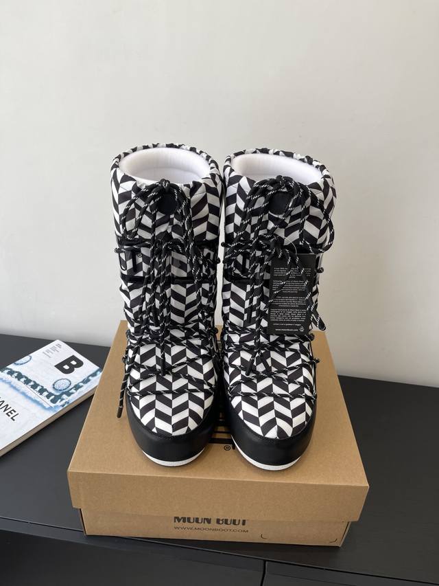 Moon Boot, the latest autumn/winter snow boots, are adorably ugly! Many celebrit