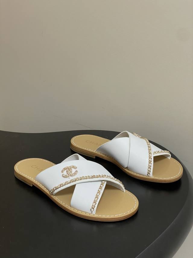 2026 Spring/Summer New Chanel 26C Classic Double C Buckle Chain Strap Flat Sanda