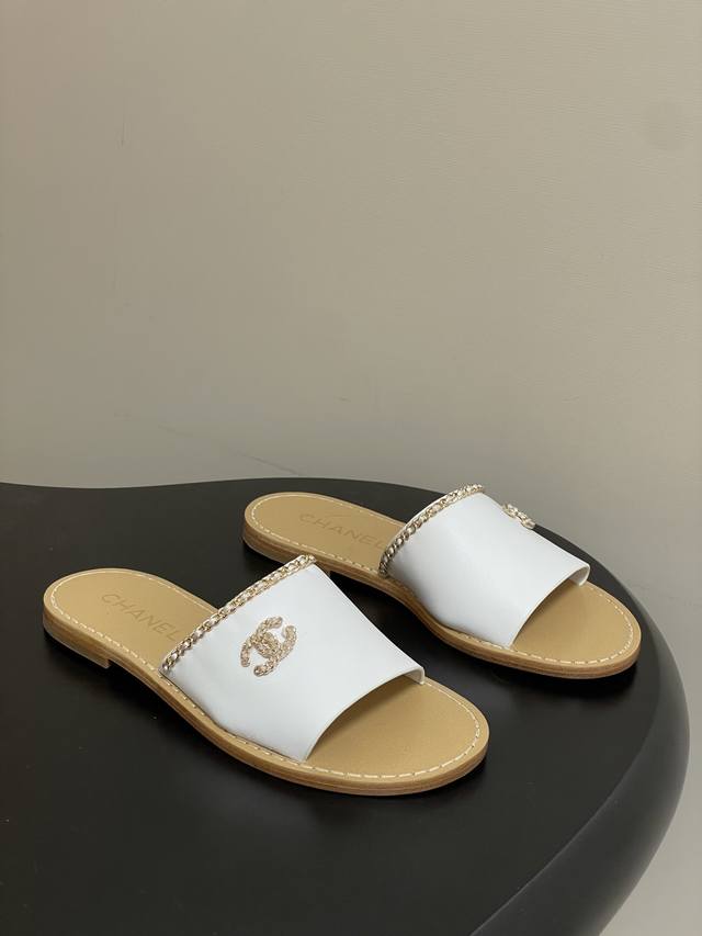 2026 Spring/Summer New Chanel 26C Classic Double C Buckle Chain Strap Flat Sanda