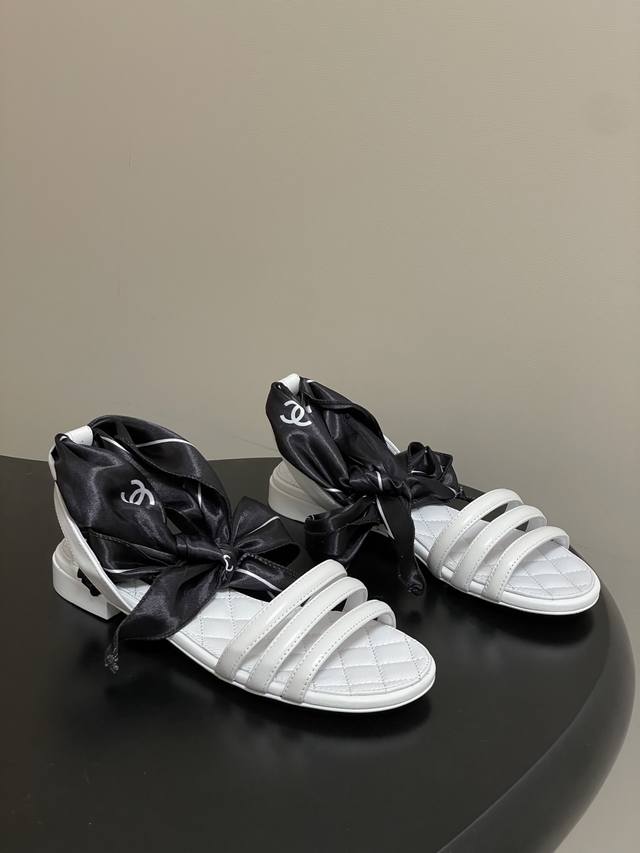 2026 Spring/Summer New Chanel 26C Classic Double C Buckle Diamond Pattern Flat S