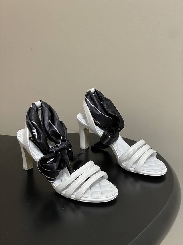 2026 Spring/Summer New Chanel 26C Classic Double C Buckle Diamond Pattern Flat S