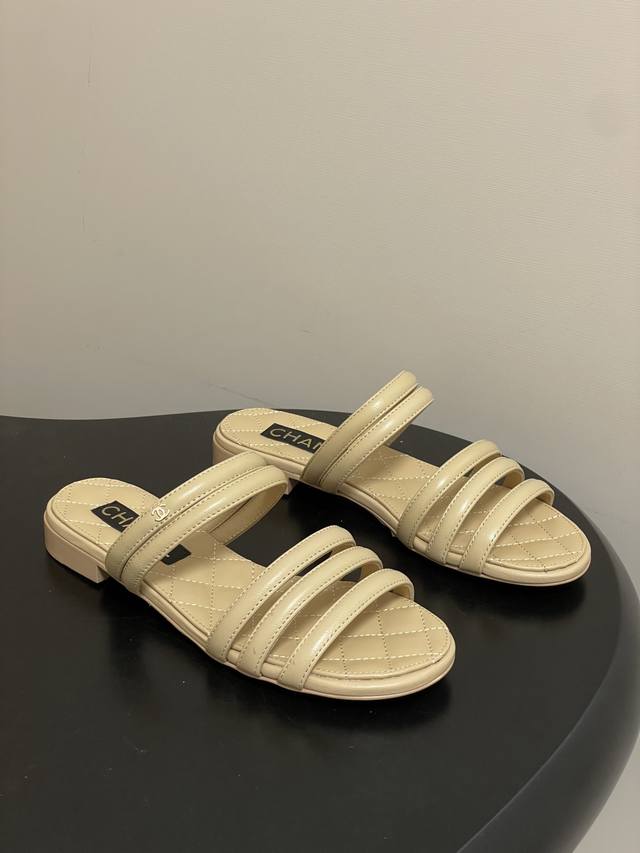 2026 Spring/Summer New Chanel 26C Classic Double C Buckle Quilted Sandals with T