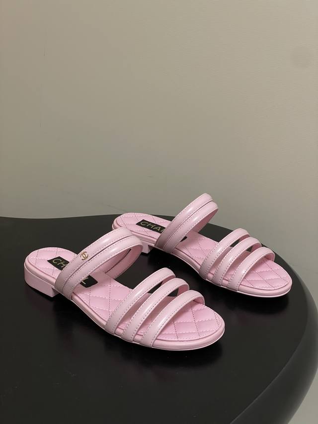 2026 Spring/Summer New Chanel 26C Classic Double C Buckle Quilted Sandals with T