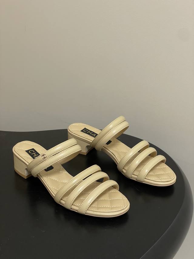 2026 Spring/Summer New Chanel 26C Classic Double C Buckle Quilted Sandals with T