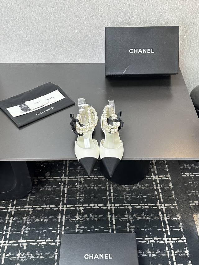 2026 Spring/Summer New Chanel 26C Pointed Toe Anklet Sandals with Large Pearls,