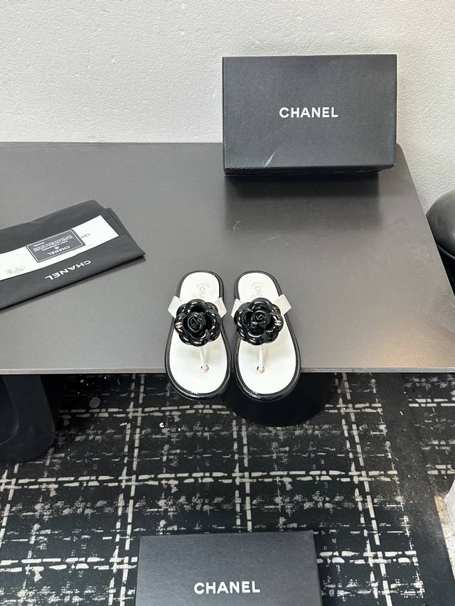 2025 Chanel's must-have item for this fall/winter season!! Camellia flip-flops C