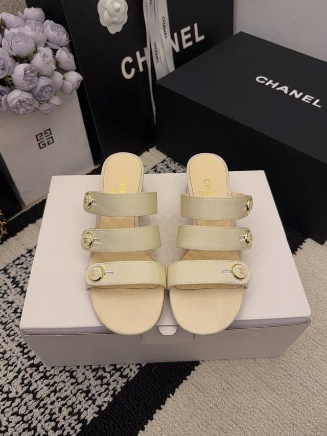 In Stock *26 Authentic Retail Version!! Official Catalog: Sizes: 35, 36, 37, 38