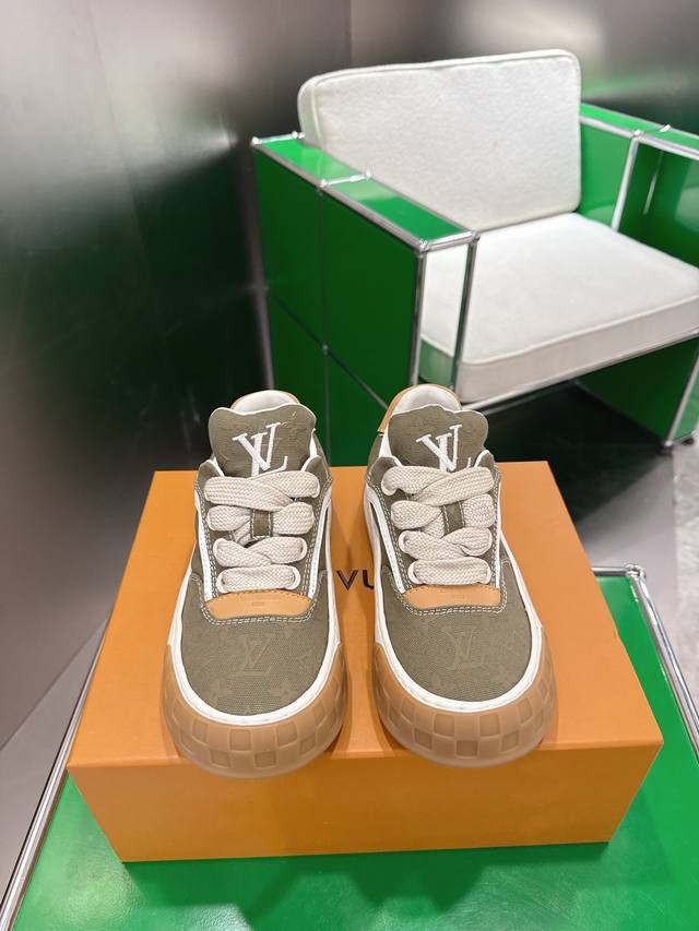 Top-tier Louis Vuitton 25Ss runway new German training casual shoes Original 1:1