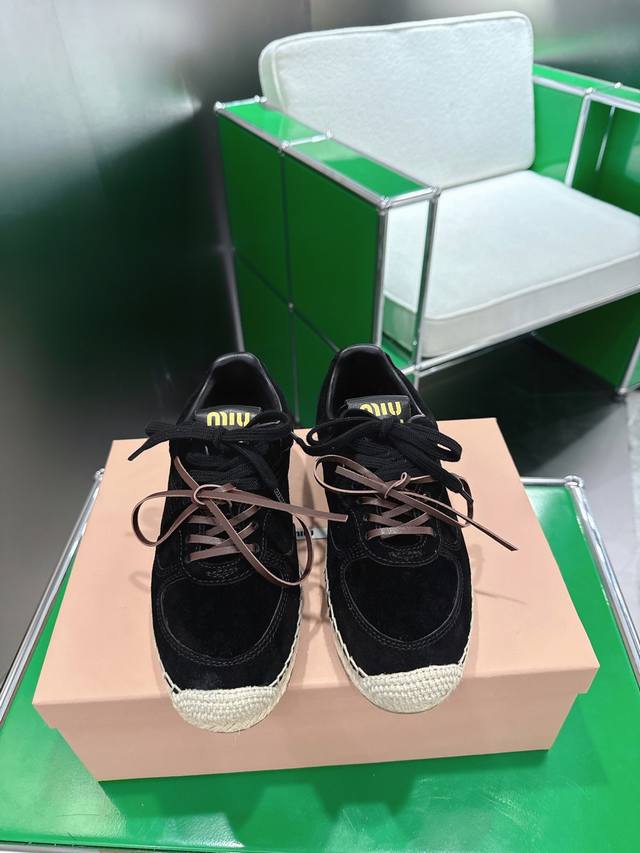 K018 Miu Miu Spring/Summer 2026 Runway New Lace-up German Training Shoes Casual