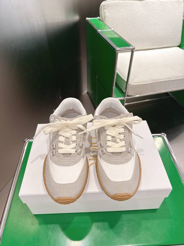 K020 Dior Tech Sneakers (German Training Shoes) This Dior Tech sneaker features