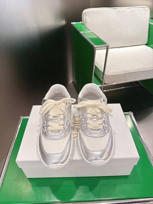K020 Dior Tech Sneakers (German Training Shoes) This Dior Tech sneaker features