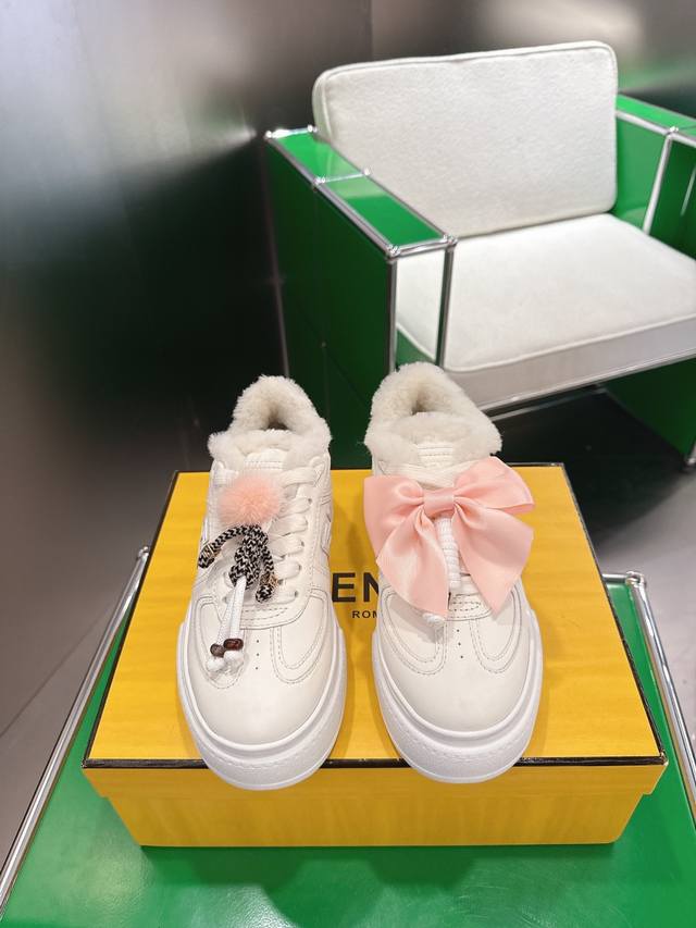 K023 Fendi's new Match asymmetrical magic platform Charm Match lace-up sneakers.