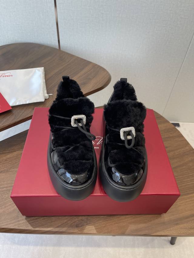 Rv 25 Autumn/Winter New Arrivals! New furry boots with a rounded upper and a 5cm