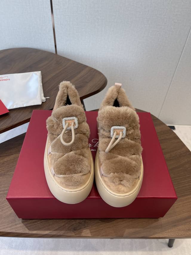 Rv 25 Autumn/Winter New Arrivals! New furry boots with a rounded upper and a 5cm