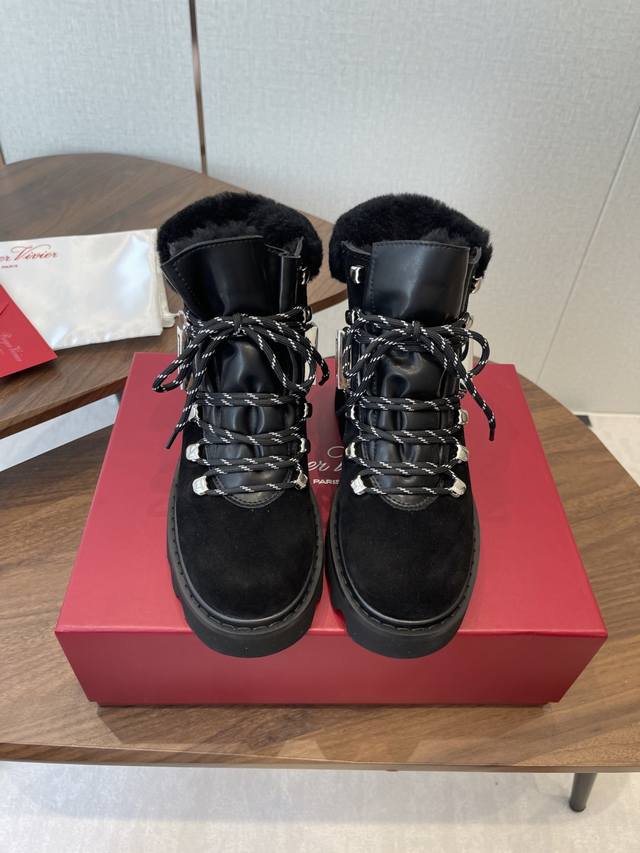 Rv 25 Autumn/Winter New Arrivals! New furry boots with a rounded upper Super sli