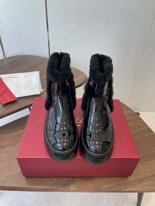 Rv 25 Autumn/Winter New Arrivals! New furry boots with a rounded upper Super sli